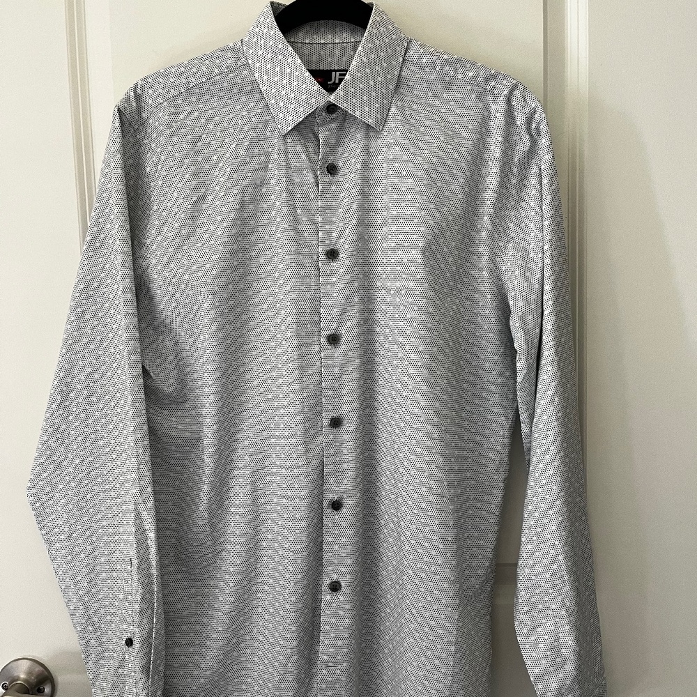 Black & White Men’s Long Sleeved Dress Shirt